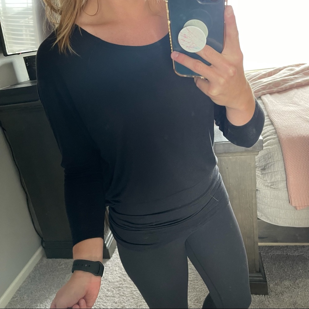 Black active top